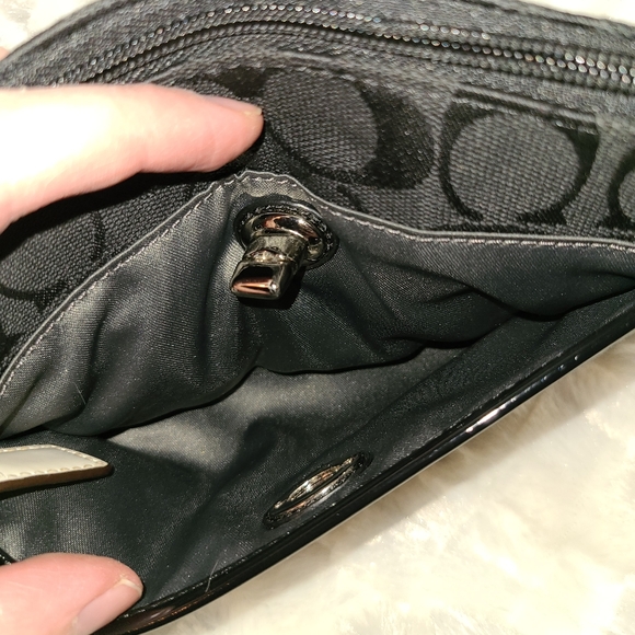 Coach Park Signature Medium Black Fabric Wristlet - Picture 4 of 6